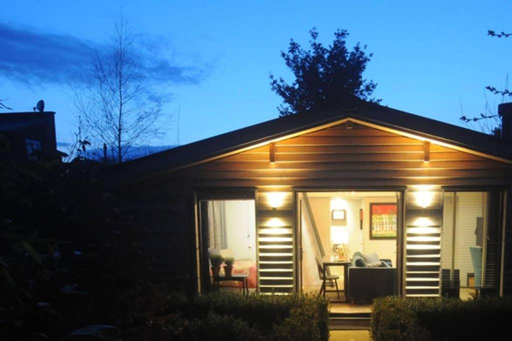 The Cabin Cheltenham Exteriör bild