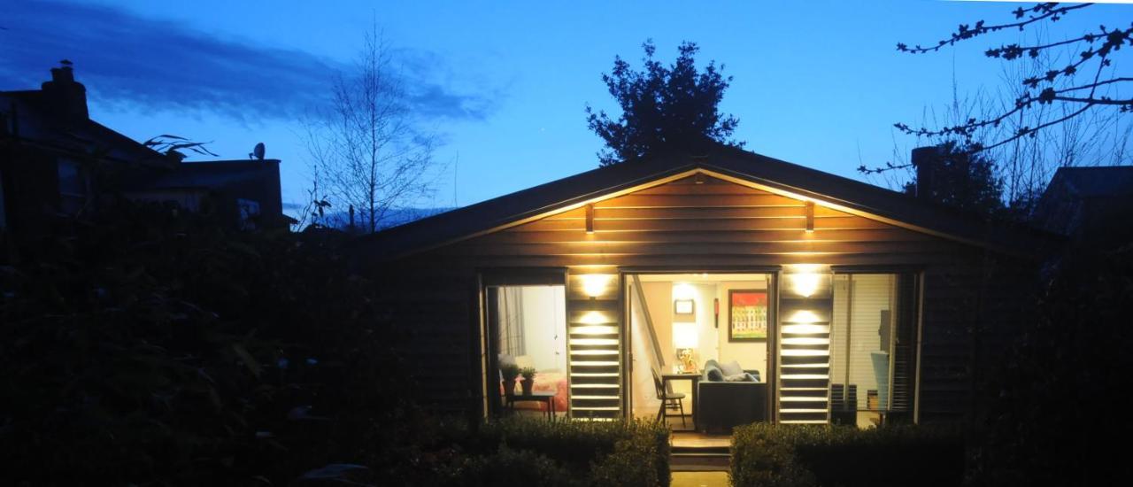 The Cabin Cheltenham Exteriör bild