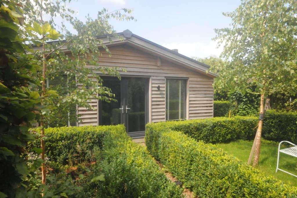 The Cabin Cheltenham Exteriör bild